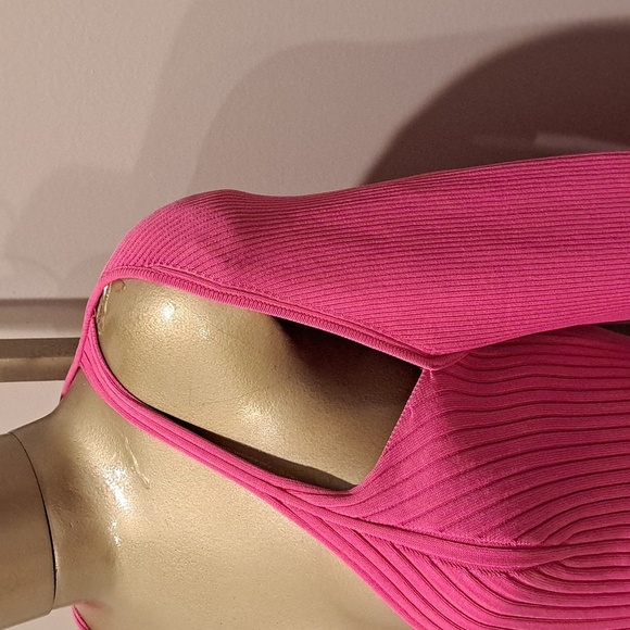 ASTR The Label Estepania Hot Pink Cut Out Shoulder Stretch Sweater - Picture 4 of 7